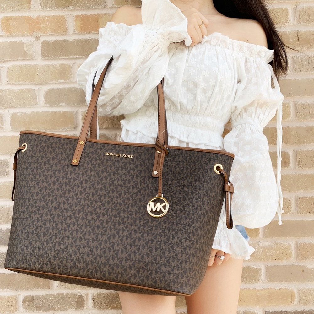 👜 ‼️SALE‼️ Large Michael Kors Tote 👛 - Picture 2 of 3